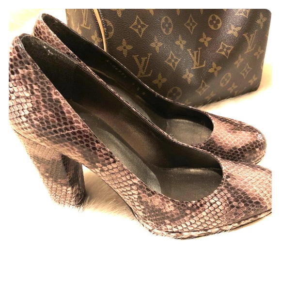 Stuart Weitzman Shoes - Stuart Weitzman snake skin heels